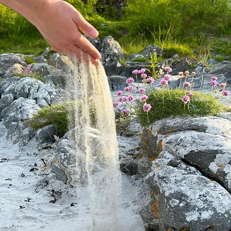 Idyllisk I Dome Ved Sandstrand Langenes (Vestland)