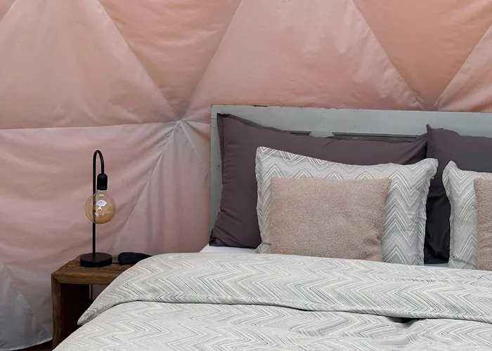 Idyllisk I Dome Ved Sandstrand *