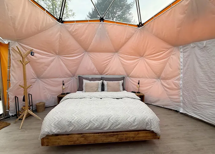 Idyllisk I Dome Ved Sandstrand Lyxtält