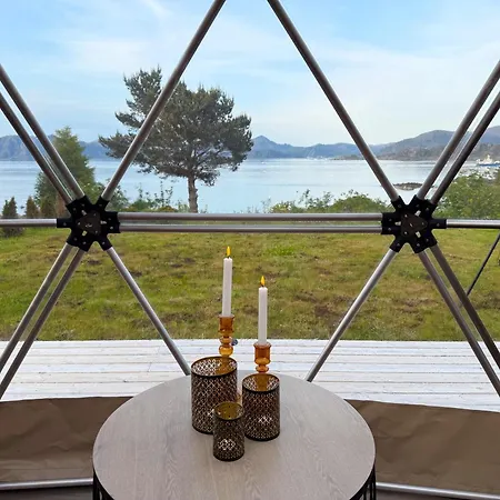 Idyllisk I Dome Ved Sandstrand *